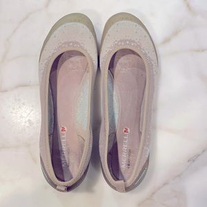 Merrell multi-colored green, light grey, tan flat walking shoes. Size 10 US.